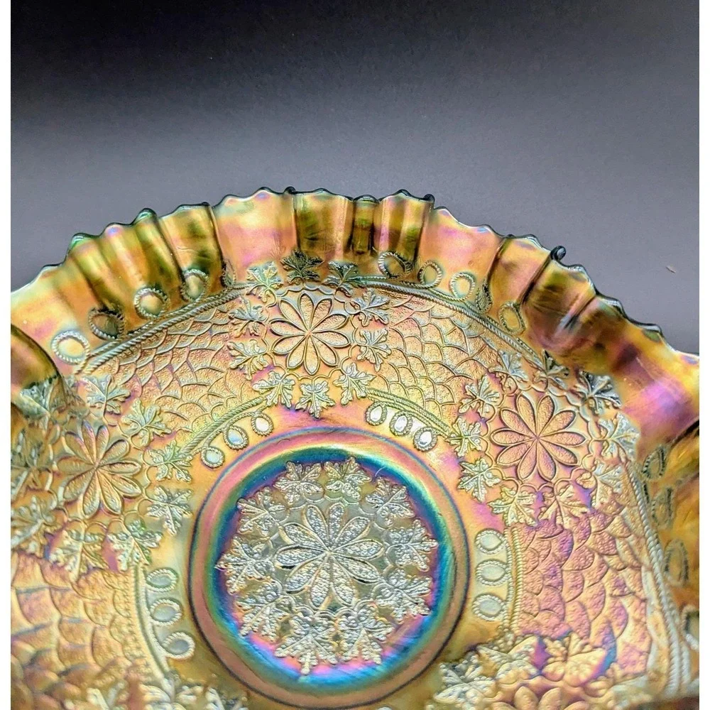 Antique Fenton Leaf Chain Green Carnival Glass Double Crimped Bowl 8.5